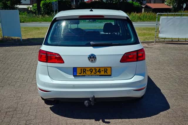 Volkswagen Golf (2016) thumbnail 4