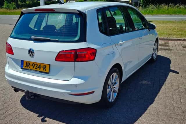 Volkswagen Golf (2016) thumbnail 5