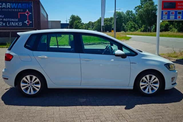 Volkswagen Golf (2016) thumbnail 6