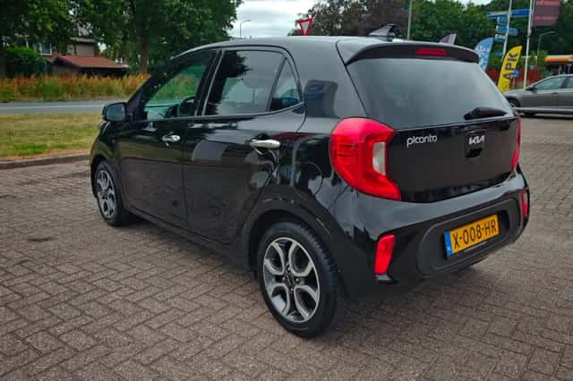 Kia Picanto (2023) thumbnail 3