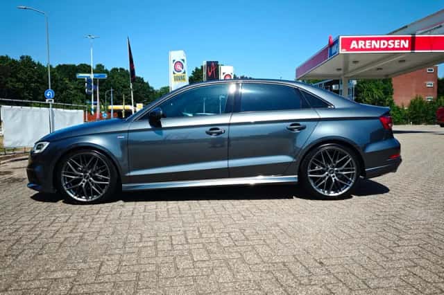 Audi A3 (2016) thumbnail 2