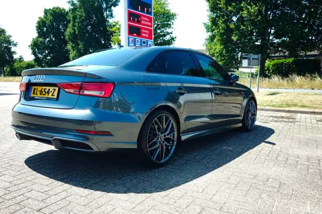 Audi A3 (2016) thumbnail 5