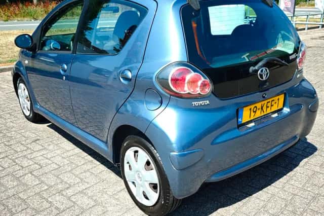 Toyota Aygo (2009) thumbnail 3