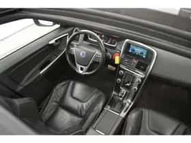 Volvo XC60 (2016) thumbnail 2