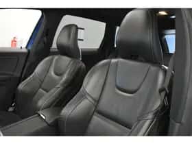 Volvo XC60 (2016) thumbnail 3