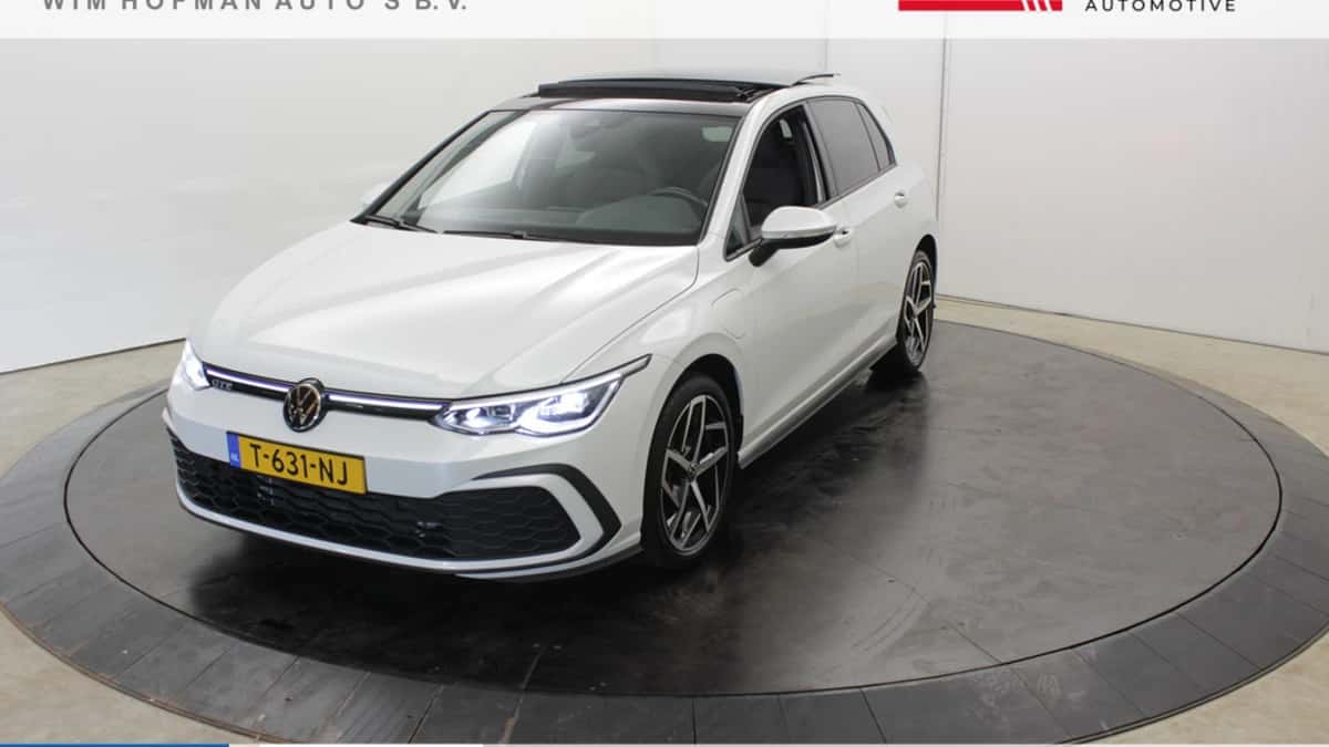 Volkswagen Golf (2021) — foto 1