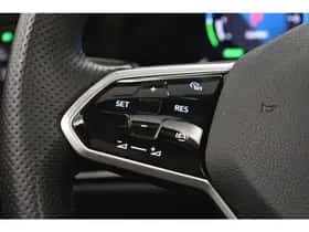 Volkswagen Golf (2021) thumbnail 23