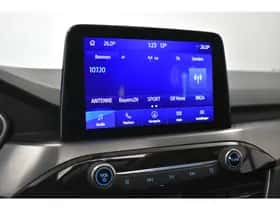 Ford Kuga (2022) thumbnail 5