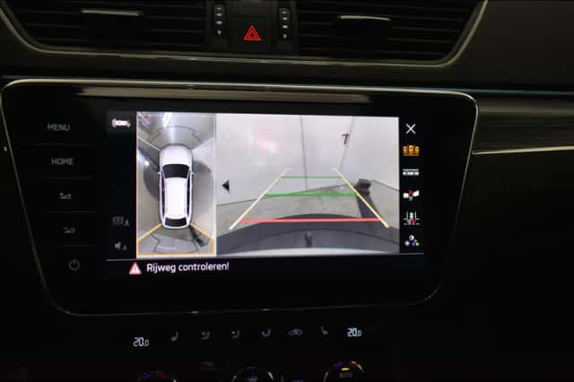 Škoda Superb (2021) thumbnail 4
