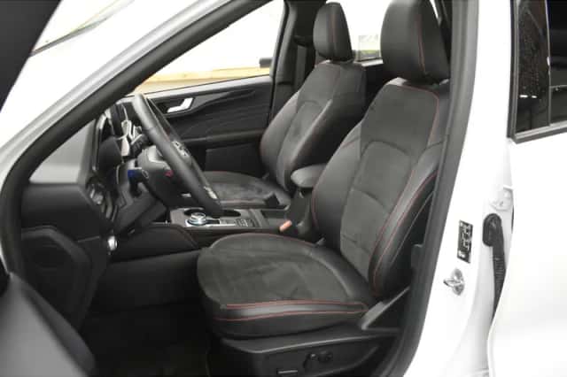 Ford Kuga (2022) thumbnail 2