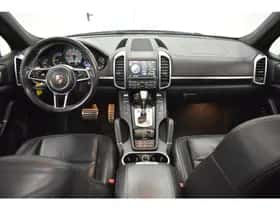 Porsche Cayenne (2015) thumbnail 3