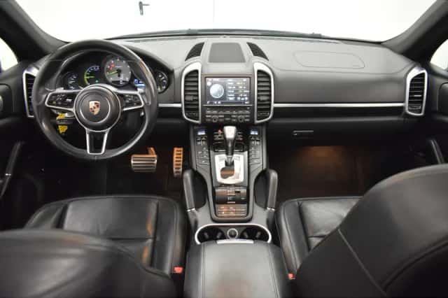 Porsche Cayenne (2015) thumbnail 4