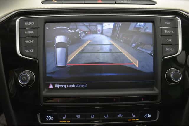 Volkswagen Passat (2016) thumbnail 5