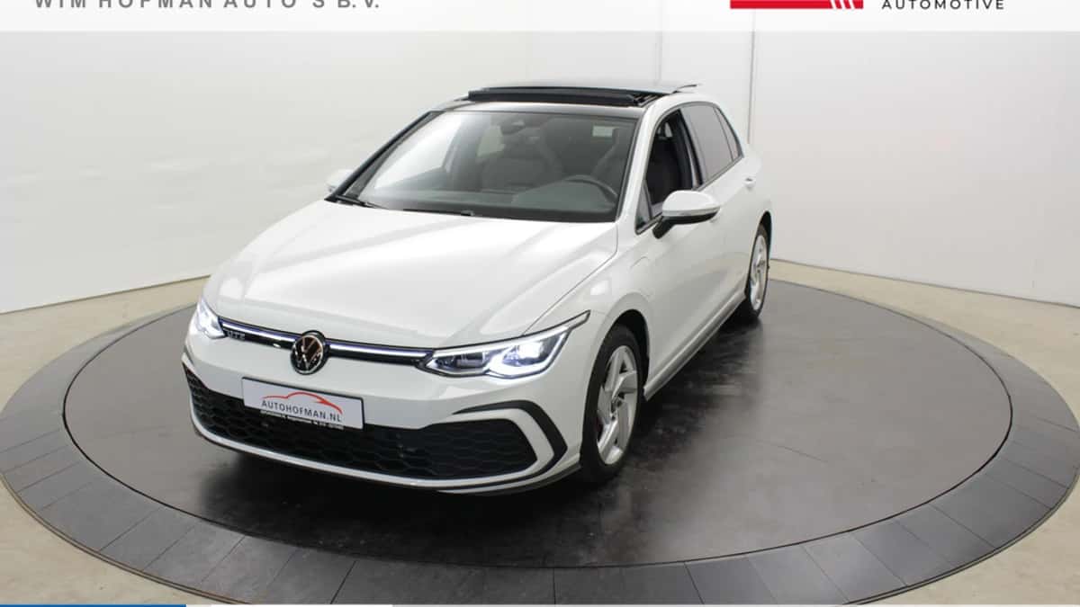 Volkswagen Golf (2020) — foto 1