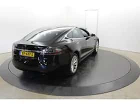 Tesla Model S (2018) thumbnail 2