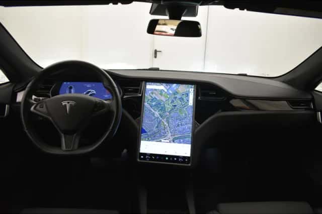 Tesla Model S (2018) thumbnail 4