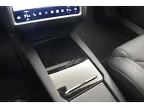 Tesla Model S (2018) thumbnail 34