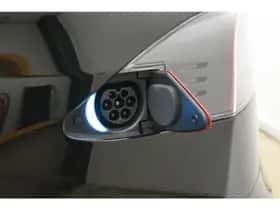 Tesla Model S (2018) thumbnail 51