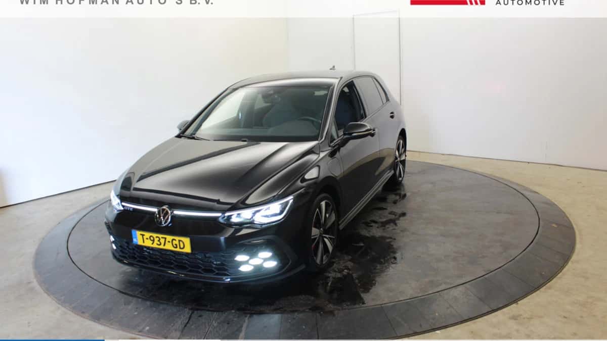 Volkswagen Golf (2022) — foto 1