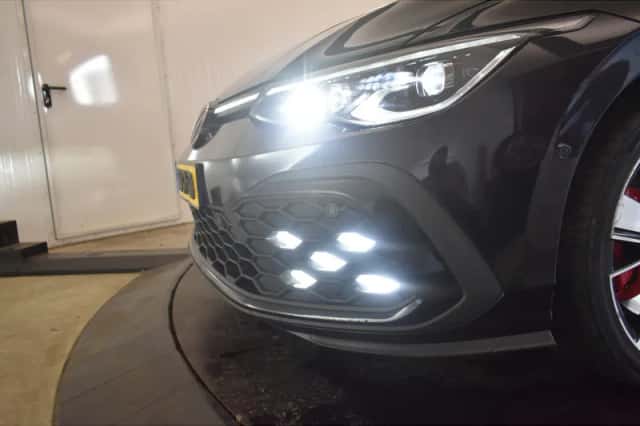 Volkswagen Golf (2022) thumbnail 2