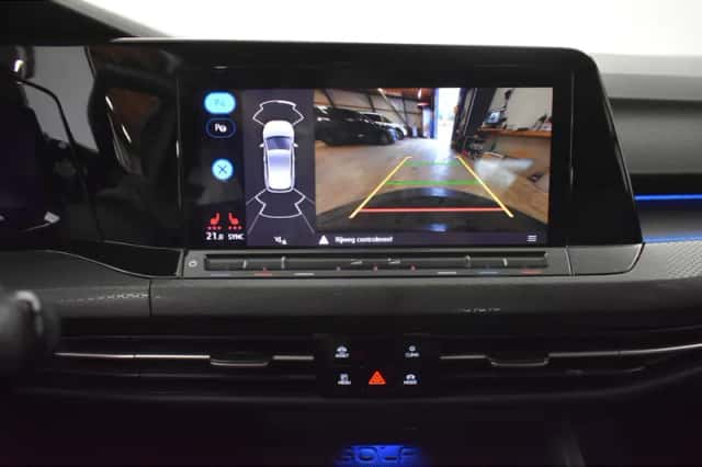 Volkswagen Golf (2022) thumbnail 4