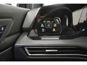 Volkswagen Golf (2022) thumbnail 38
