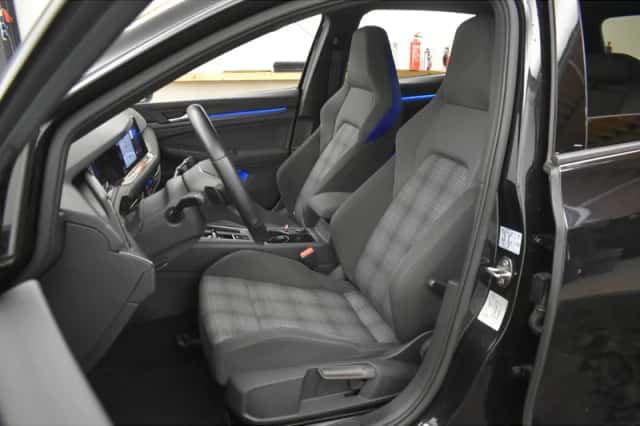 Volkswagen Golf (2022) thumbnail 5