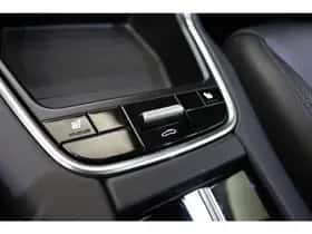 Porsche Panamera (2017) thumbnail 32