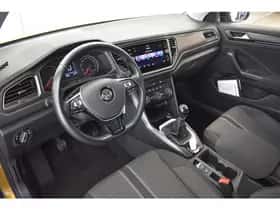 Volkswagen T-Roc (2019) thumbnail 3
