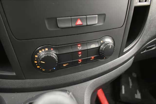 Mercedes-Benz Vito (2018) thumbnail 3
