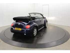 Volkswagen Beetle (2004) thumbnail 2