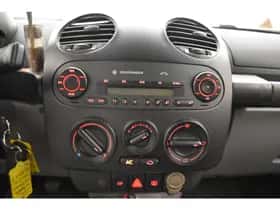 Volkswagen Beetle (2004) thumbnail 17