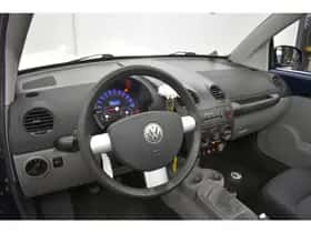 Volkswagen Beetle (2004) thumbnail 4