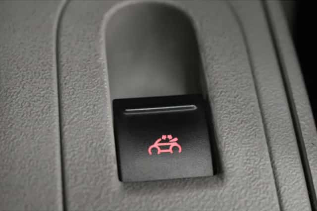 Volkswagen Beetle (2004) thumbnail 6