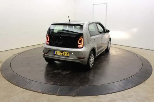 Volkswagen Up! (2019) thumbnail 6