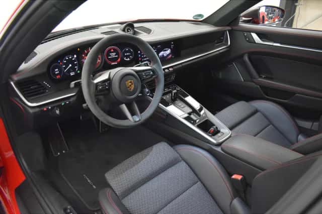 Porsche 911 (2022) thumbnail 2