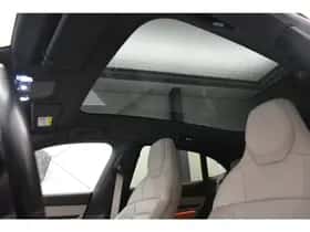 Porsche Taycan (2022) thumbnail 2