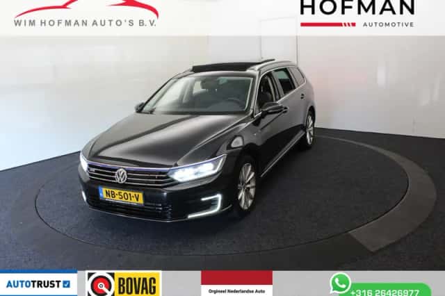 Volkswagen Passat (2016) thumbnail 1