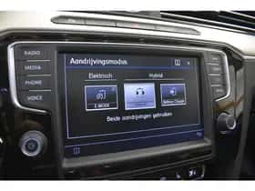 Volkswagen Passat (2016) thumbnail 25