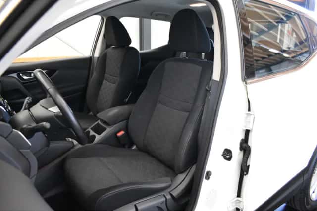 Nissan Qashqai (2015) thumbnail 4