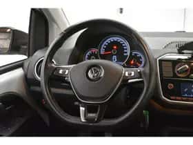 Volkswagen Up! (2018) thumbnail 15