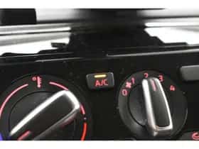 Volkswagen Up! (2018) thumbnail 23