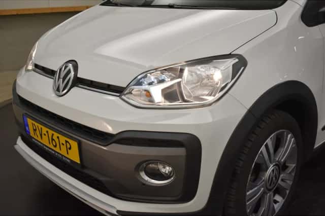 Volkswagen Up! (2018) thumbnail 6