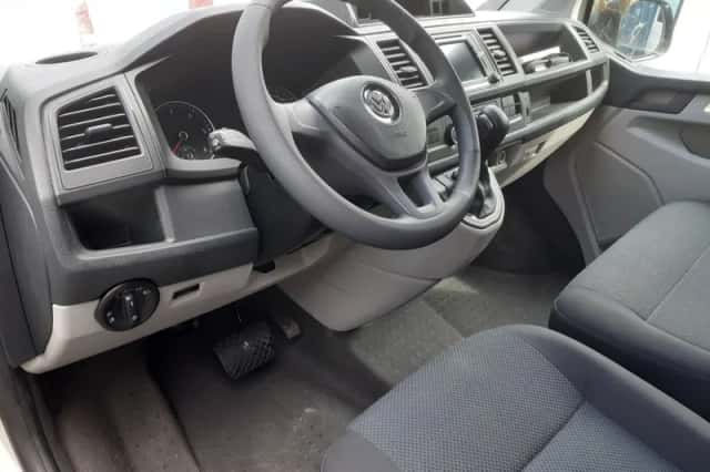 Volkswagen Transporter (2018) thumbnail 3