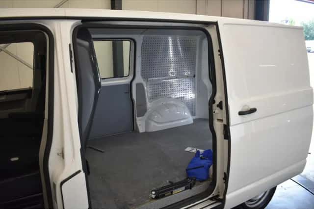 Volkswagen Transporter (2018) thumbnail 5