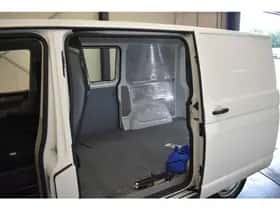 Volkswagen Transporter (2018) thumbnail 5