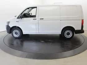 Volkswagen Transporter (2018) thumbnail 64