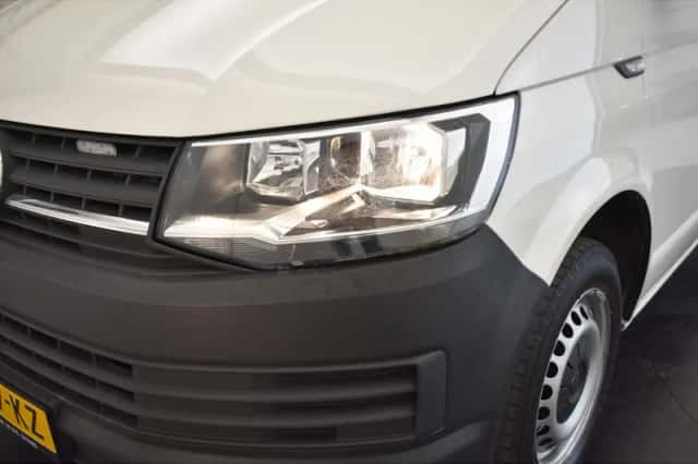 Volkswagen Transporter (2018) thumbnail 6