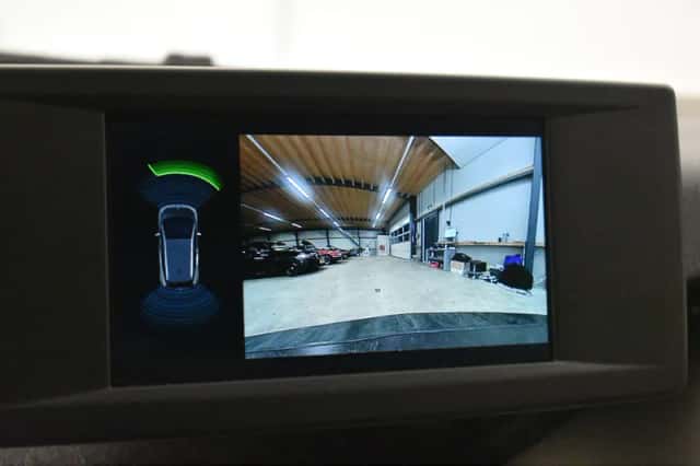 BMW i3 (2019) thumbnail 2