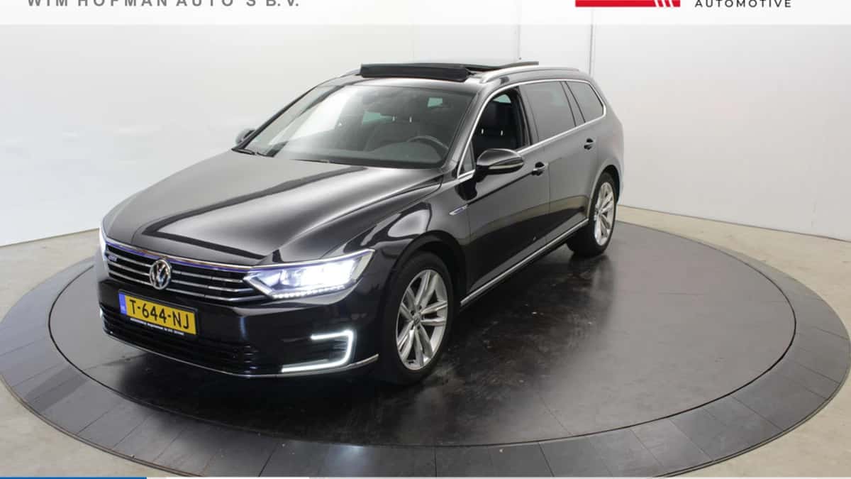 Volkswagen Passat (2018) — foto 1